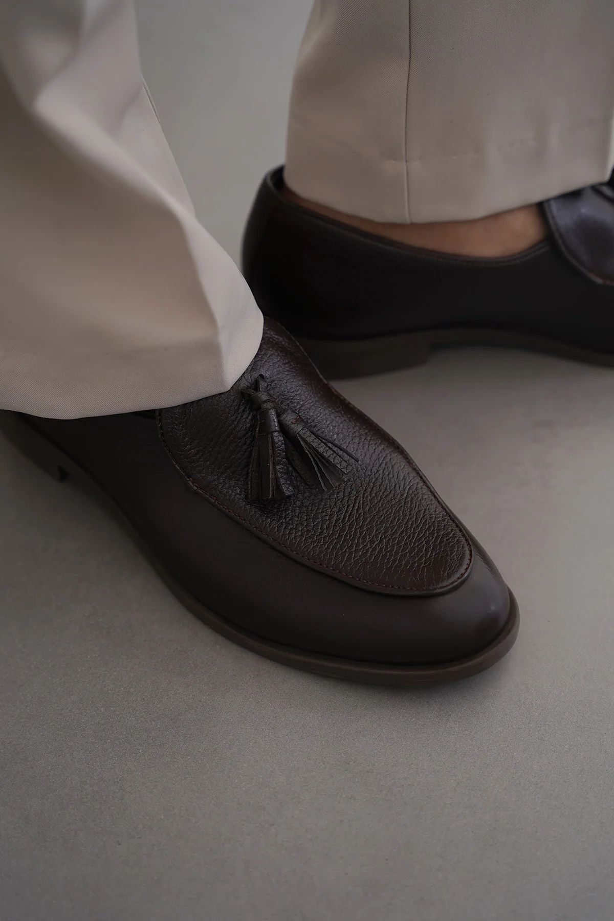 GRAINED LEATHER TASSEL LOAFERS